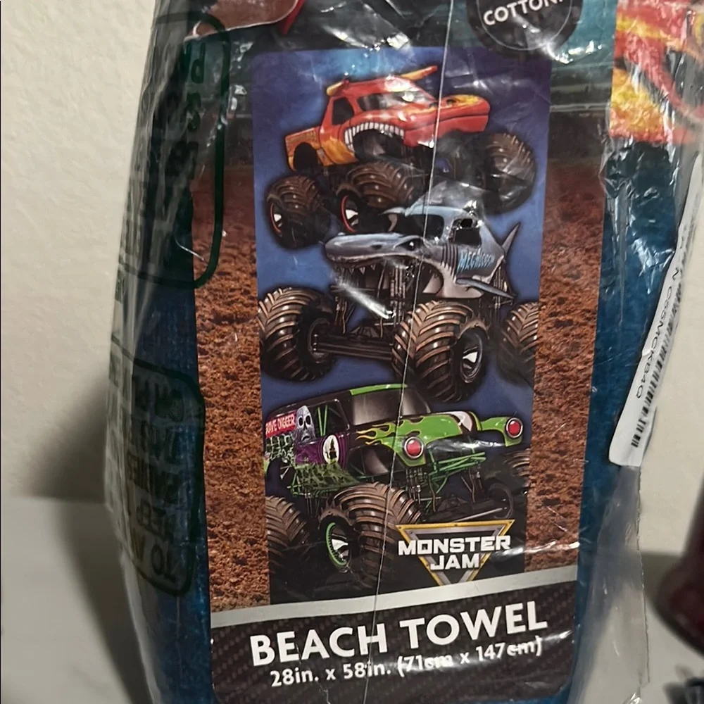 Monster Jam's towel gift for any fan. 28 x 58
New - Picture 2 of 2